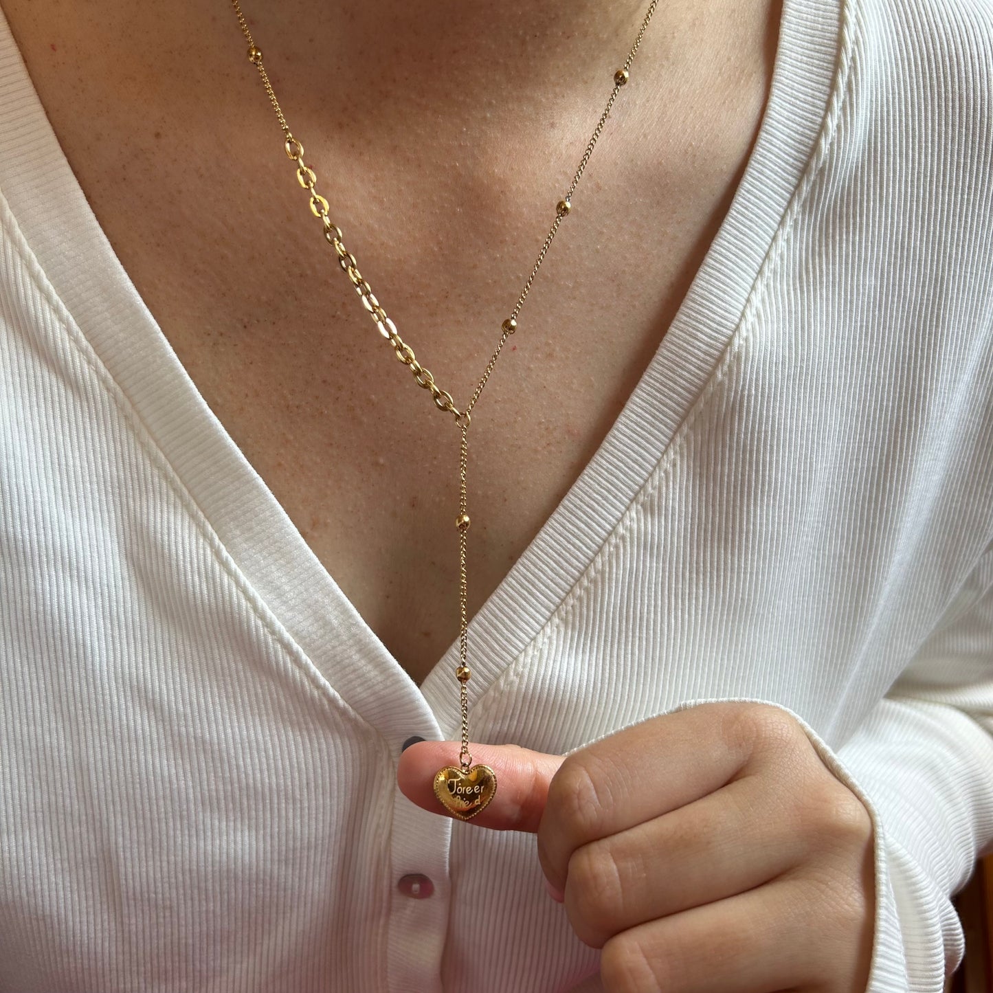 COLLIER EVA